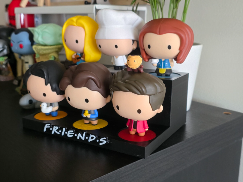 Friends Stand McDonalds Pop