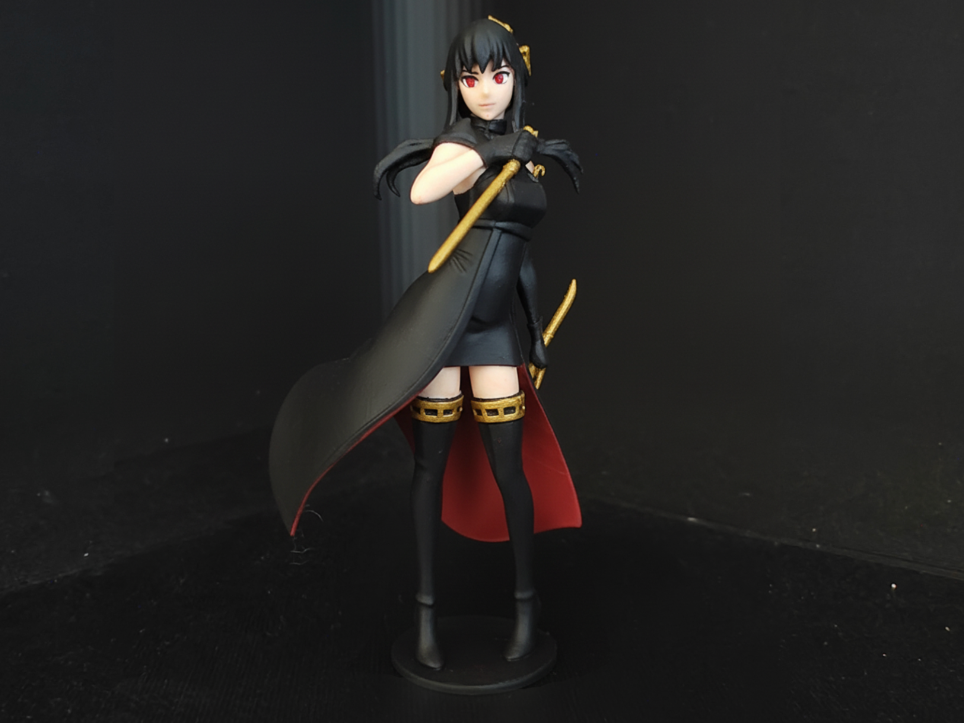 Yor Forger – Assassin Miniature Figurine 90mm