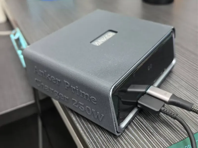 anker 250W 充电器保护壳