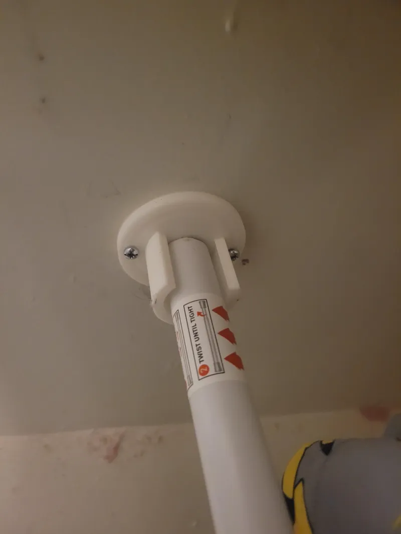 Simple Parallel Curtainrod Holder