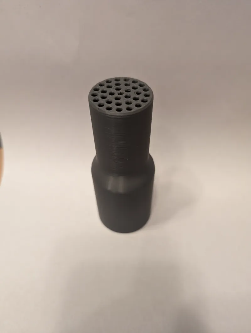 Vacuum cleaner attachment with protective grille