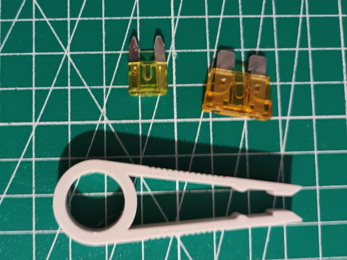 Lever-Action Mini Fuse Puller (No Supports)