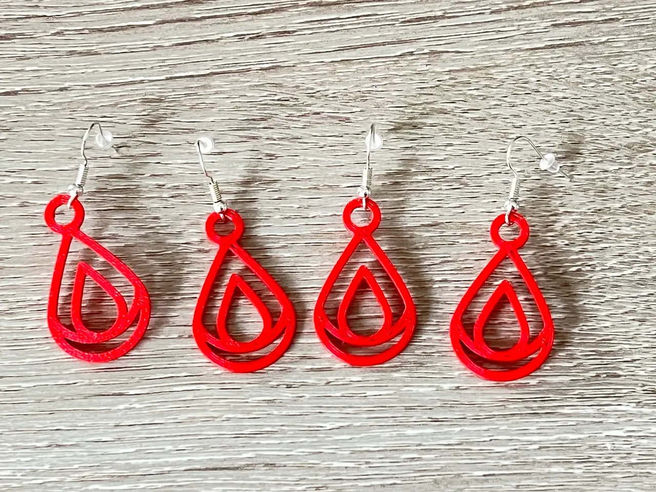 Boucle d'oreille goutte d'eau / Water drop earring view 2