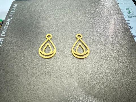 Boucle d'oreille goutte d'eau / Water drop earring view 3