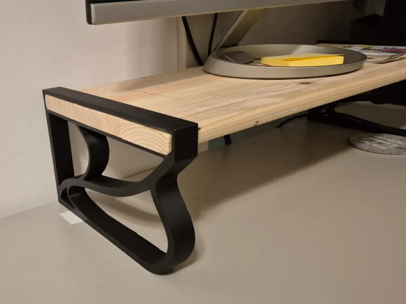 Wood Meets 3D – The Innovative Monitor Desk