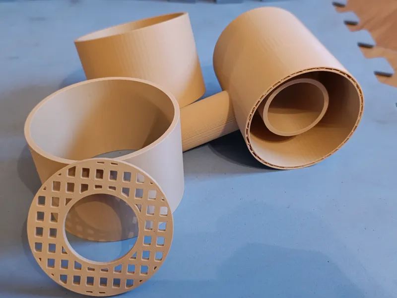 Rainwater conveyor gutter with removable filter
