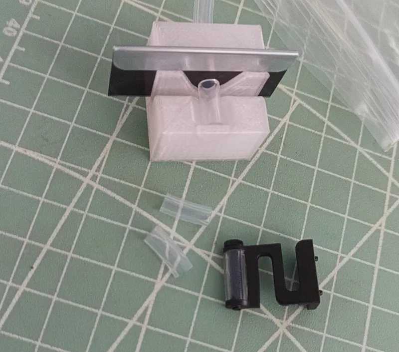 PTFE pipe cutter for wiping nozzles