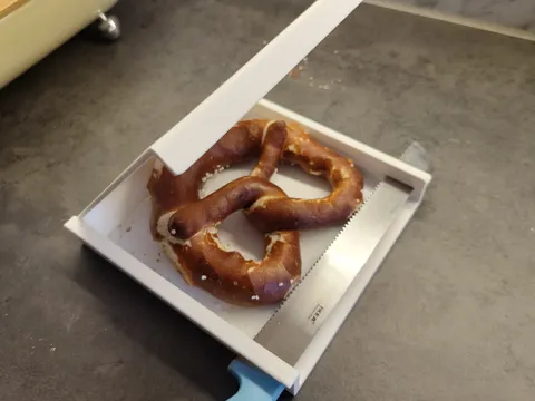 Accesorio de taller: Brezen Schneider | Pretzel Cutter — referencia de MakerWorld