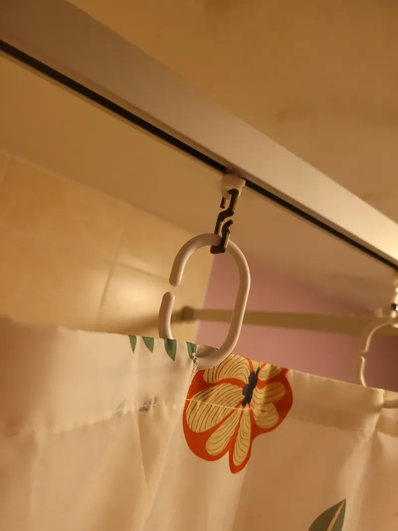 Shower curtain clips