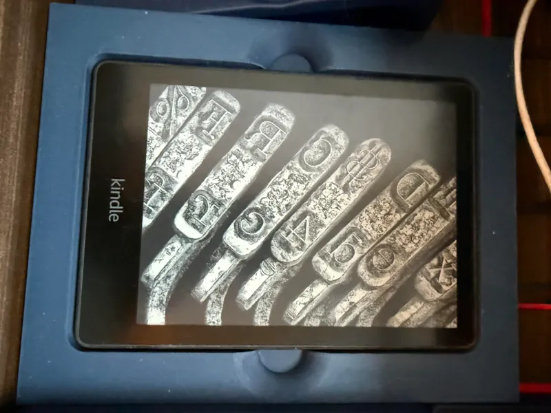 Kindle Paperwhite Gridfinity (Room for Pop Socket)
