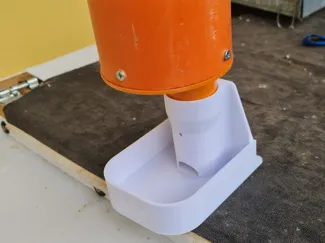 Mangiatoia automatica per uccelli
