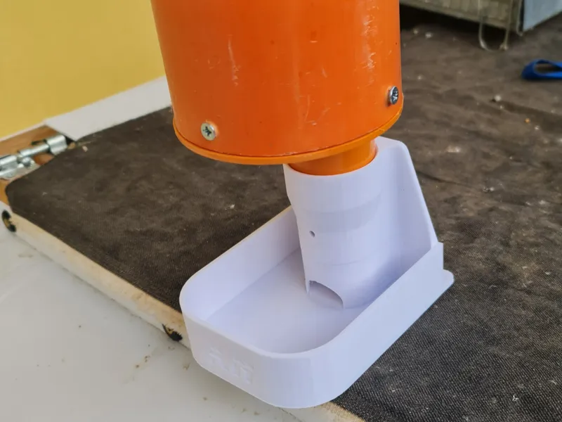 Mangiatoia automatica per uccelli