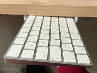 Magic Keyboard Schreibtisch Einschub