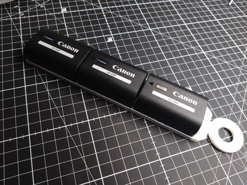 Canon LP-E6 Akku Halterung für Würfelschaum Koffer