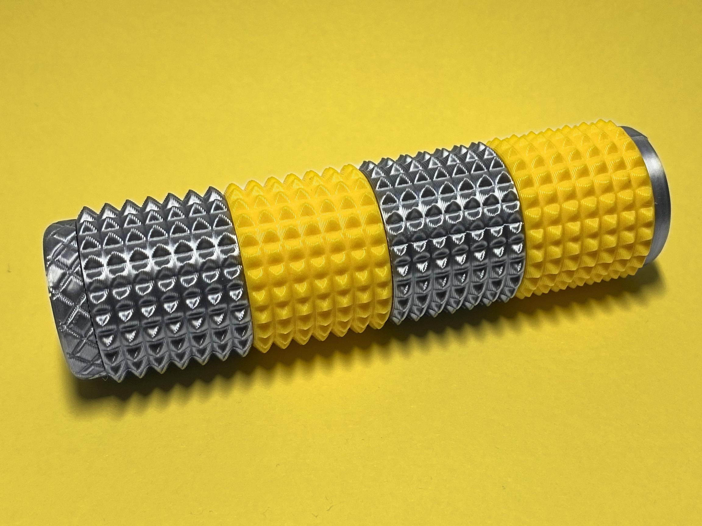 Miniatura 2 do modelo 3D Segmented Sensory Hand Roller