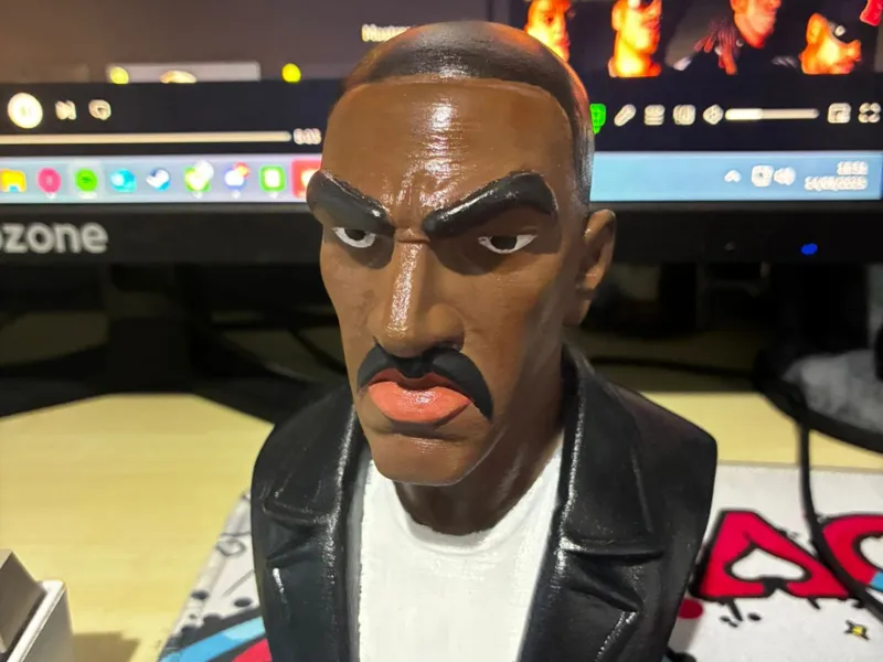 Busto Mano Brown