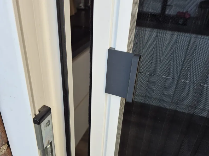 Offset Handle Hamstra Allure Plissé Screen Door