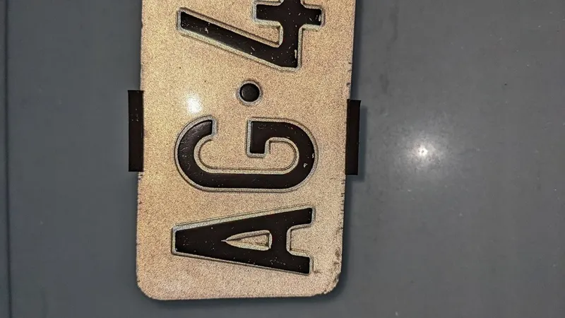 KZ Halter vorne / license plate holder front [CH]