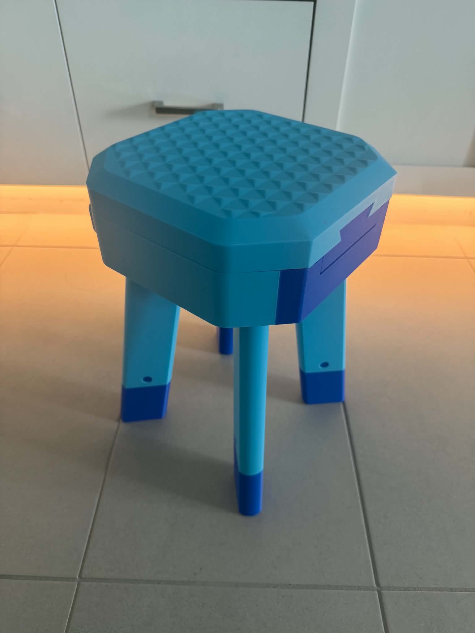Separated lid with dovetail connector