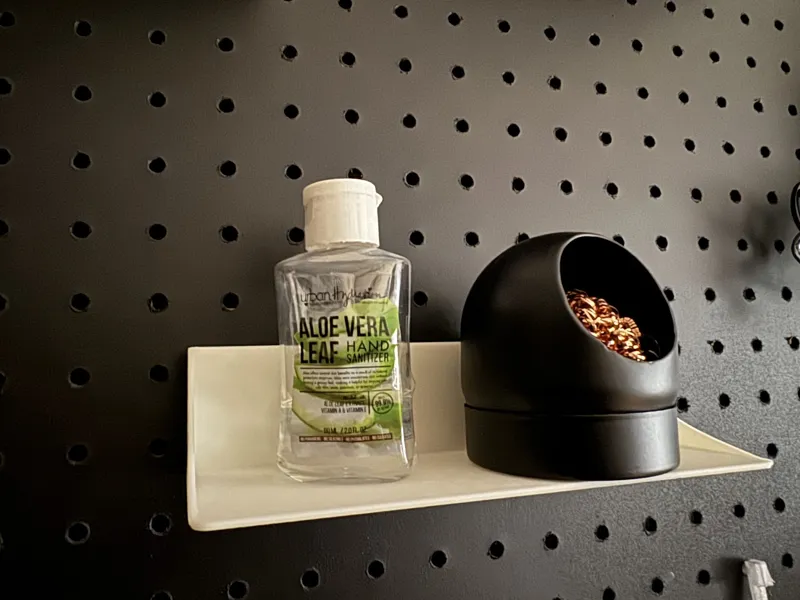 Sy's Peglock - simple medium shelf for pegboard