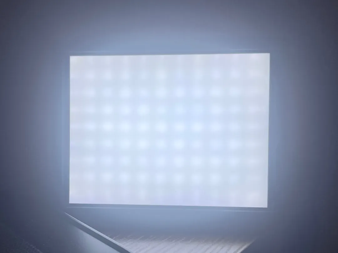 Plaque de guidage lumineux fine pour lithophanie