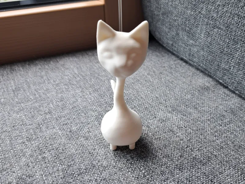 Bobble the strange cat