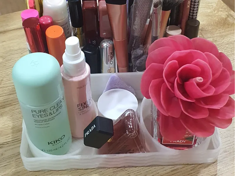 Makeup organizer