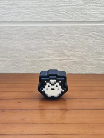 Objeto manipulable: Clicker Retro - Pokémon Hadas Cute Rojo Verde Azul — vista de referencia 5