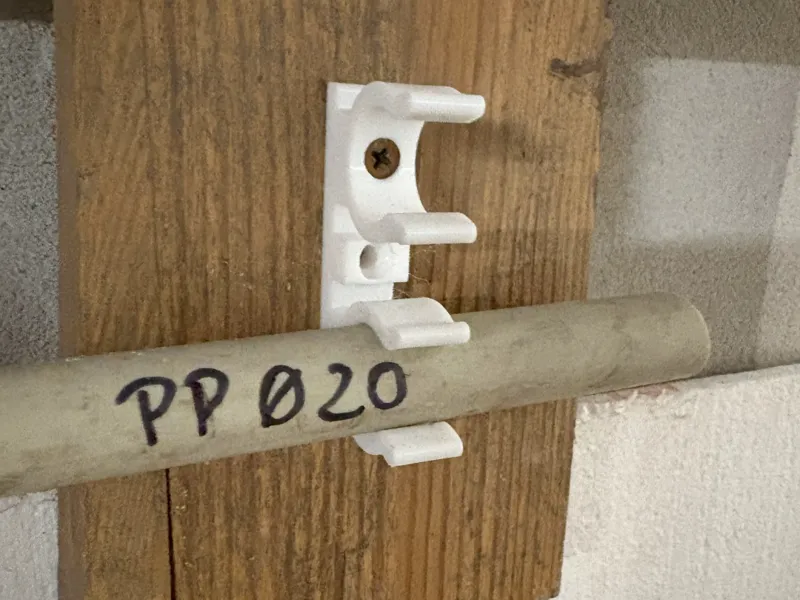 Clamp or mount for PP or PEX pipes FI20