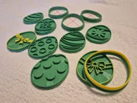 Single cookie cutter and 4 + 4 removable inlay stamps