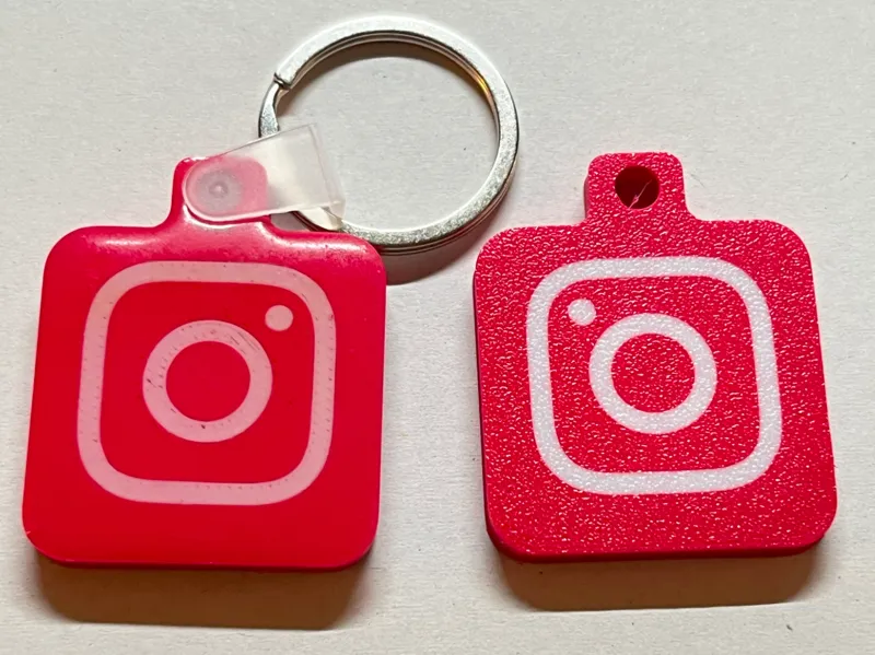 NFC-Schlüsselanhänger mit Instagram Logo