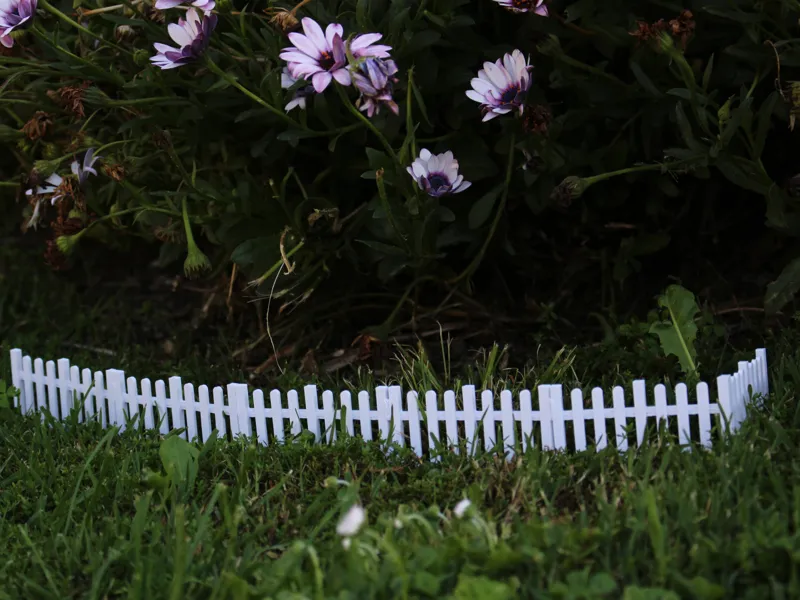 Modular Outdoor Fence System – Snap & Shape