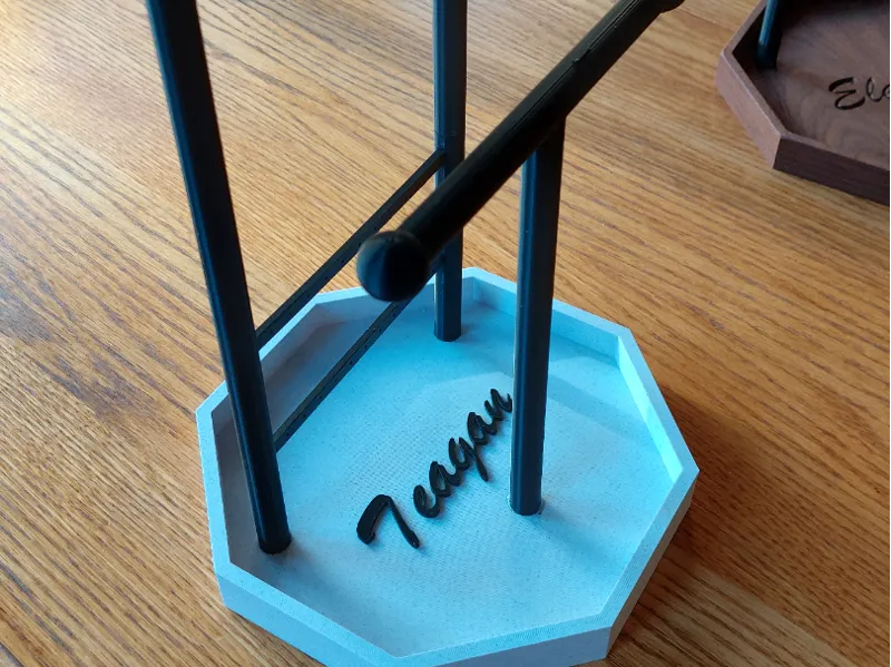 Necklace/jewelry holder