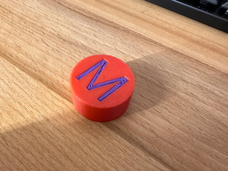 Personalisierbarer Flaschendeckel mit Buchstabe