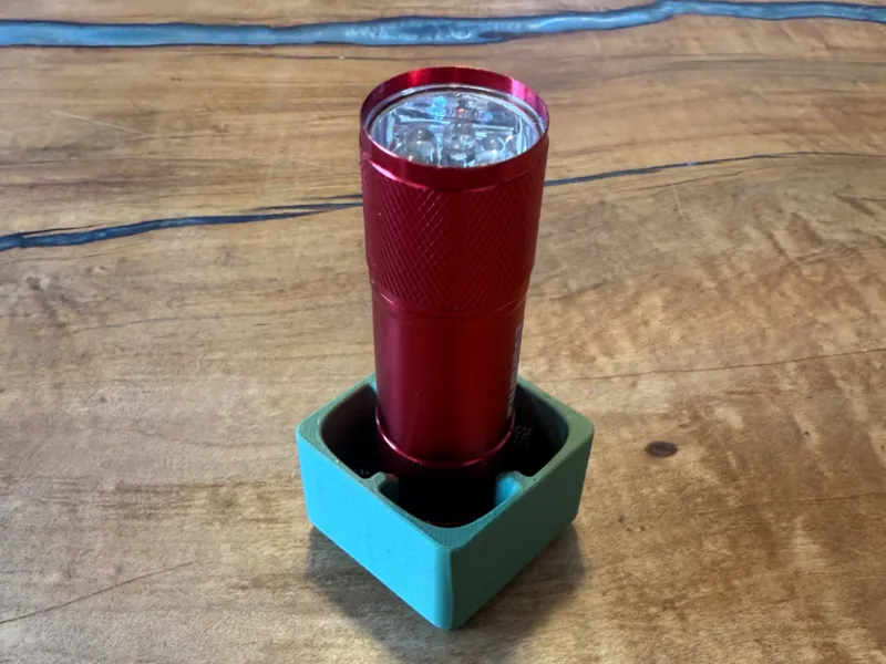 Gridfinity Small Flashligh Holder