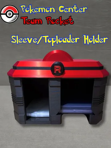 Soporte: Pokemon Center Team Rocket Sleeve/Toploader Holder — vista de referencia 2