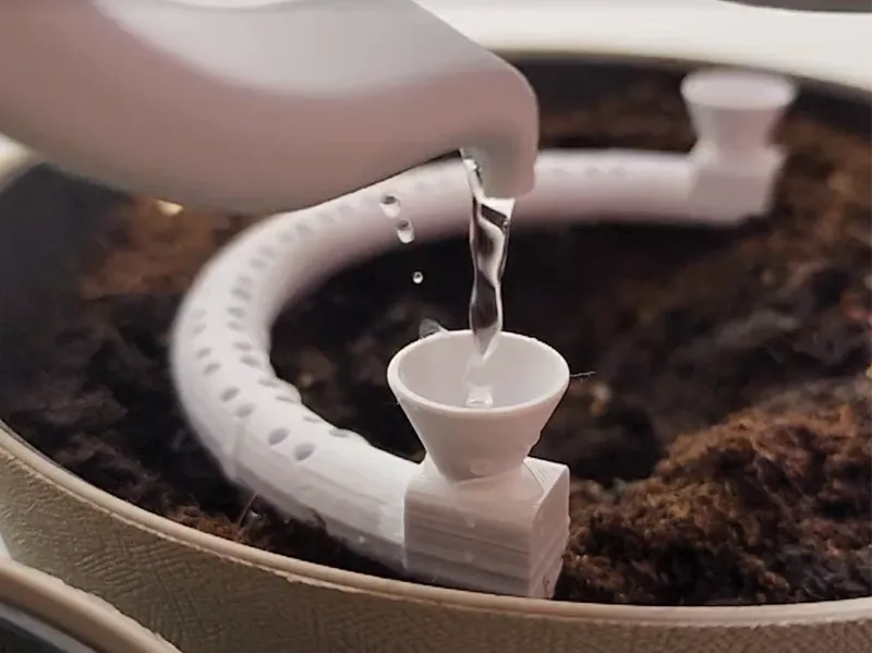 Small Pot Irrigator