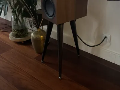 Stand for Kef Q Concerto Meta