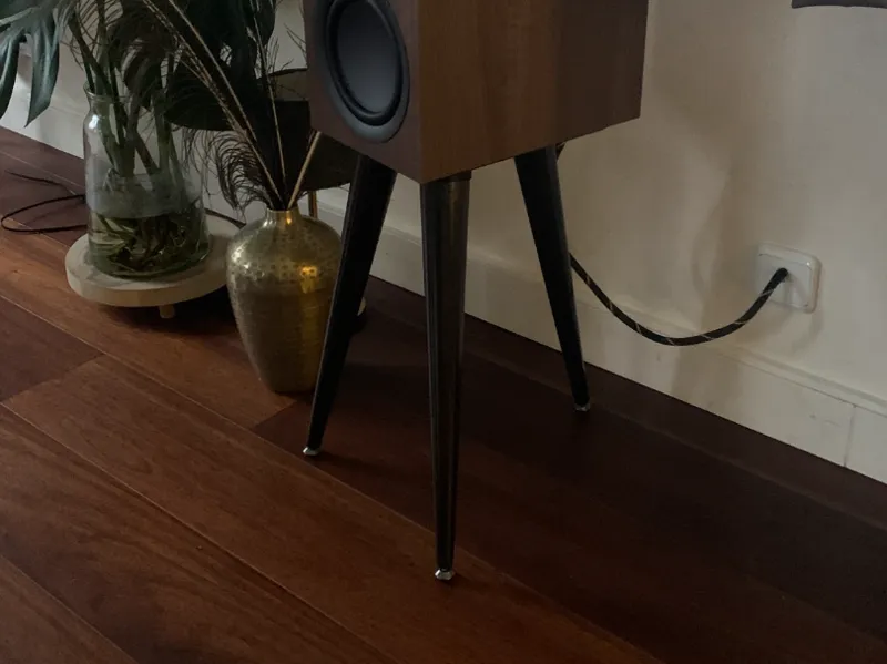 Stand for Kef Q Concerto Meta