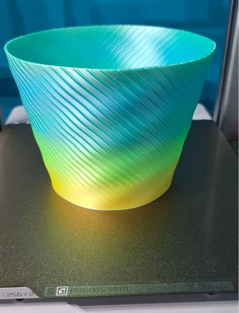 Cache Pot Ondulé Unique et Élégant