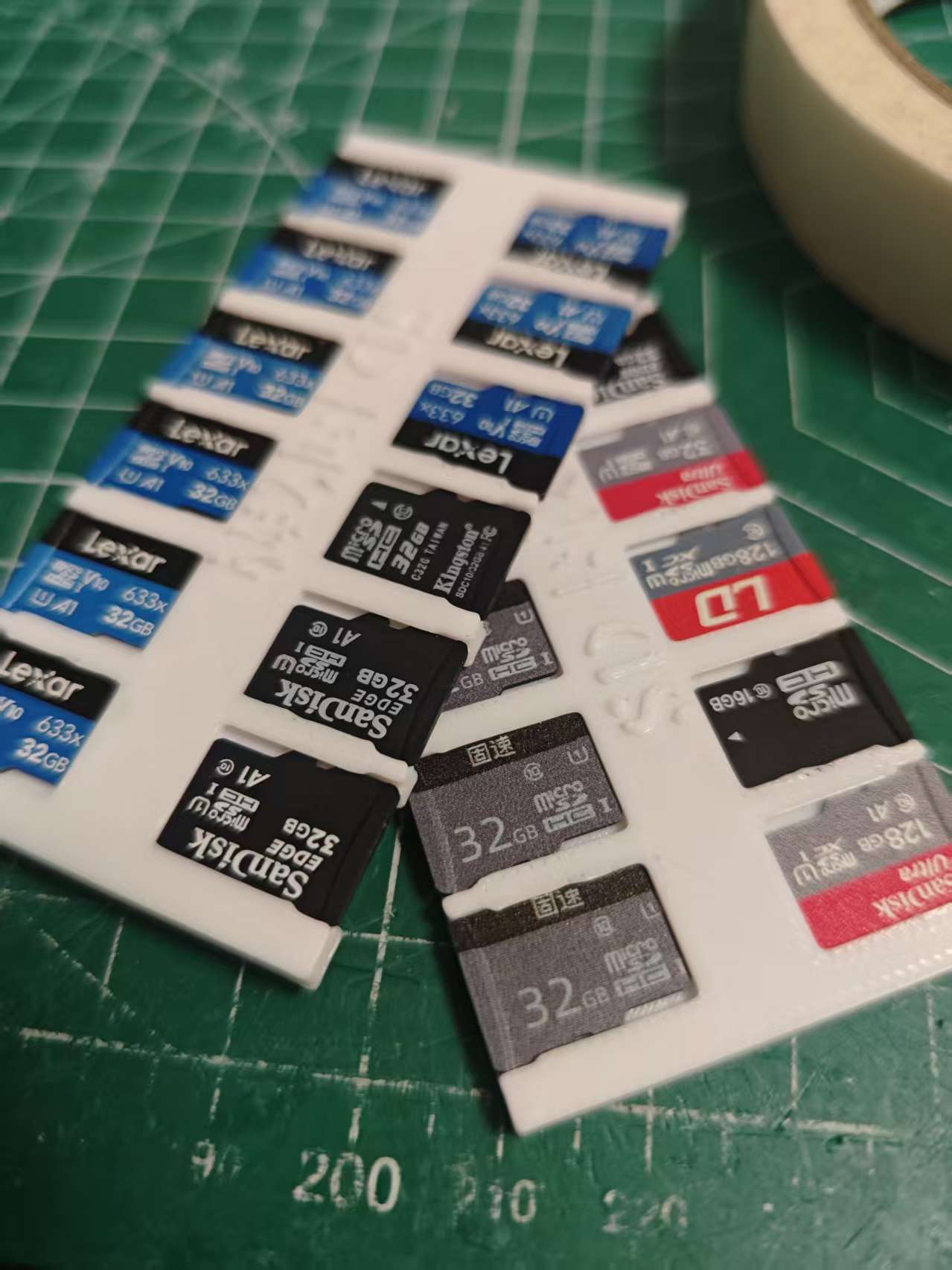 Miniatura 2 do modelo 3D 12位SD卡收纳板