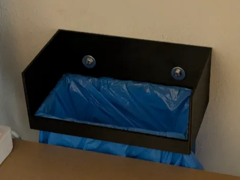 Wall mountable waste catcher using a bag