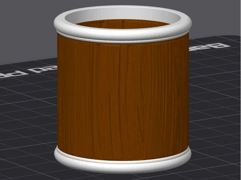 Kleiner Becher mit Holzoptik