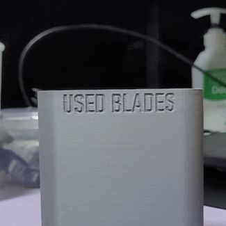 Safe Disposal Box for Used Blades / Sharps