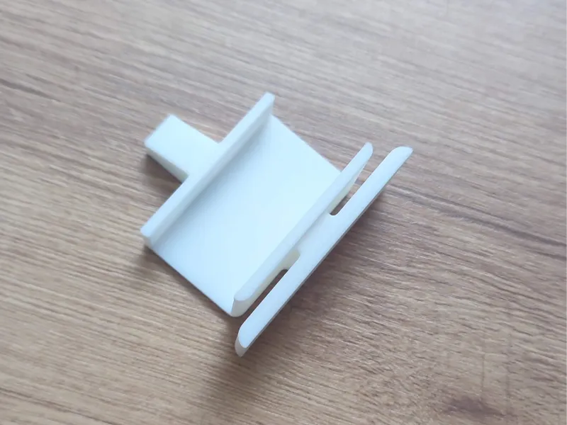 Clip coulissant pour plinthes 