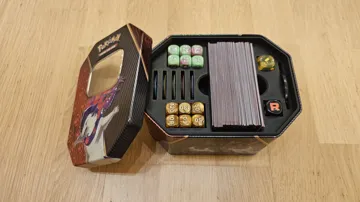 Organizador: Pokemon Tin Einsatz / Organizer — vista de referencia 3