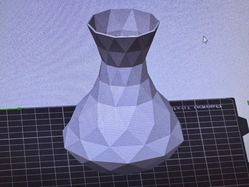 Powered by MakerWorld-Make My Vase 
