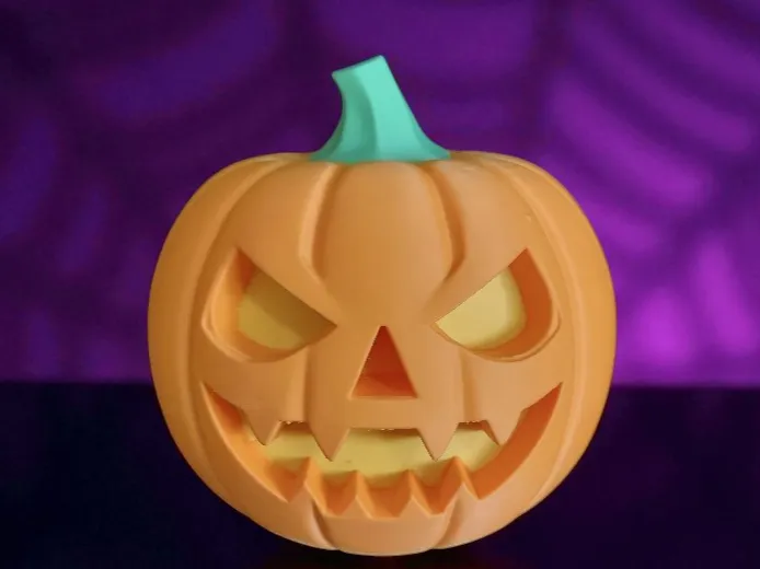 Citrouille d’Halloween au sourire menaçant