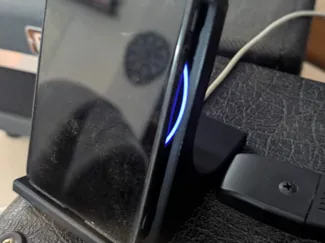 Minimal Universal Wireless Charger Smartphone