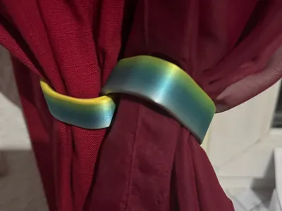 Curtain clip